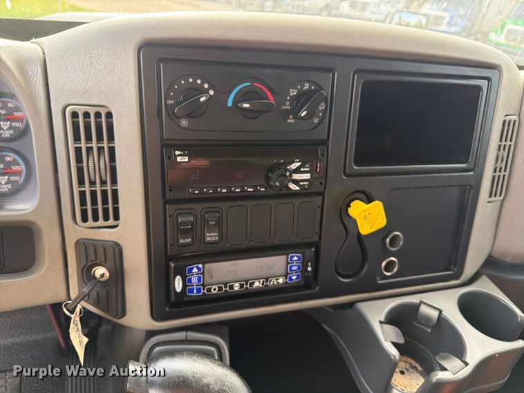 image for item EA7381 2019 International DuraStar 4300 refrigerated truck