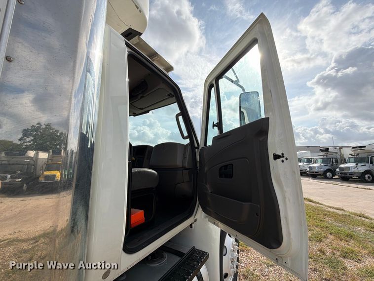 image for item EA7381 2019 International DuraStar 4300 refrigerated truck