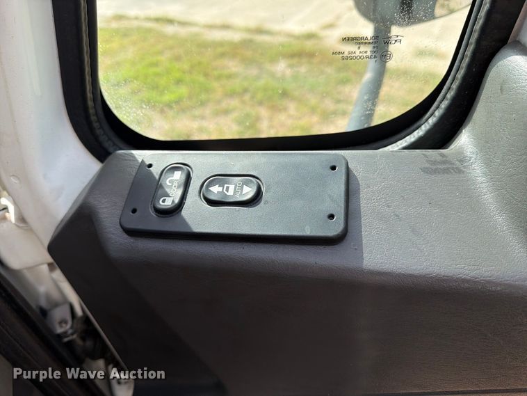 image for item EA7381 2019 International DuraStar 4300 refrigerated truck