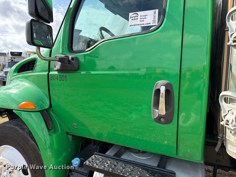 image for item EA7382 2020 International MV607 refrigerated truck