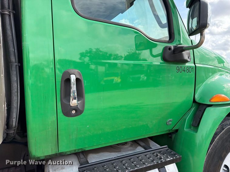 image for item EA7382 2020 International MV607 refrigerated truck