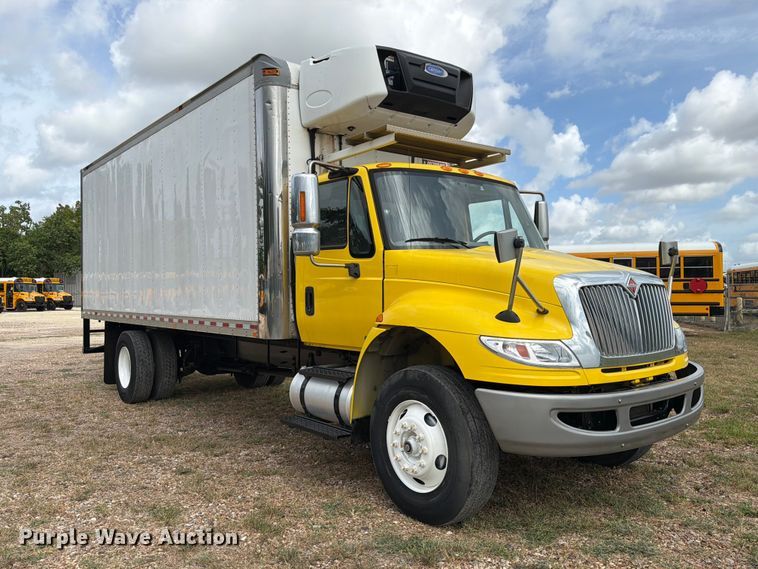 image for item EA7383 2019 International DuraStar 4300 refrigerated truck