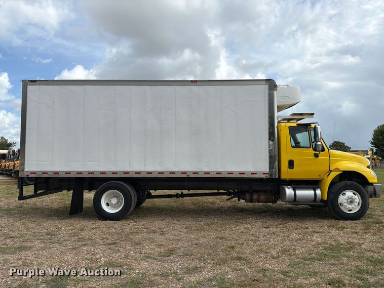 image for item EA7383 2019 International DuraStar 4300 refrigerated truck