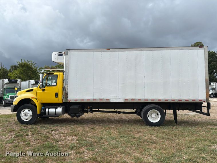 image for item EA7383 2019 International DuraStar 4300 refrigerated truck