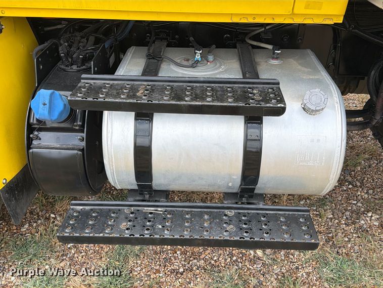image for item EA7383 2019 International DuraStar 4300 refrigerated truck
