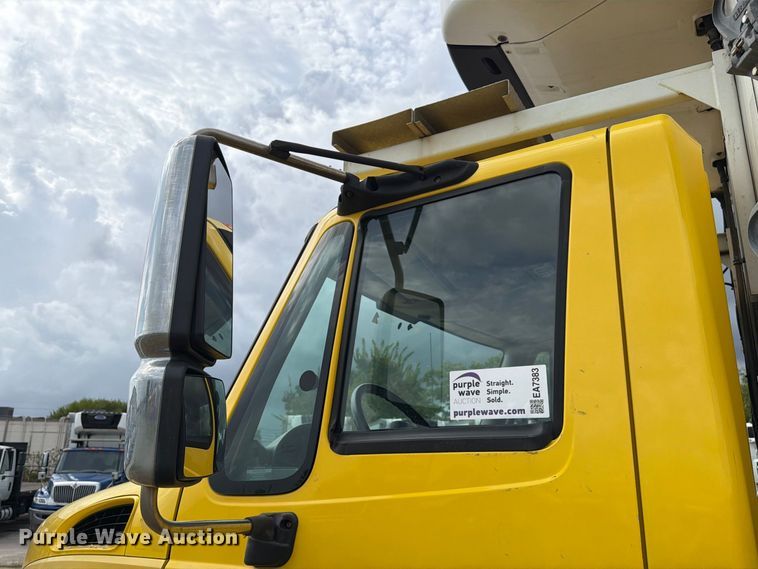 image for item EA7383 2019 International DuraStar 4300 refrigerated truck