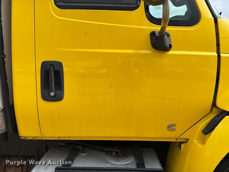 image for item EA7383 2019 International DuraStar 4300 refrigerated truck