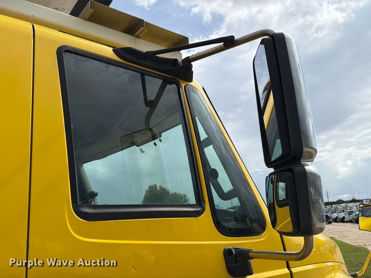 image for item EA7383 2019 International DuraStar 4300 refrigerated truck