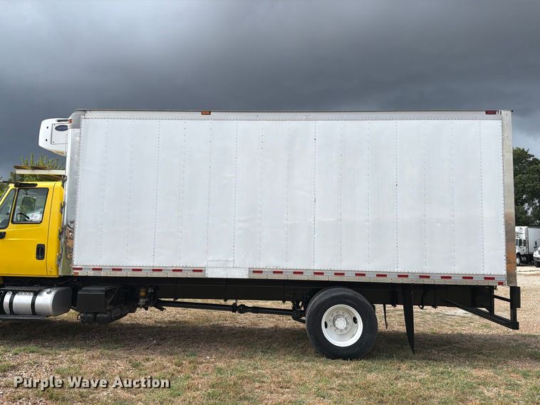 image for item EA7383 2019 International DuraStar 4300 refrigerated truck