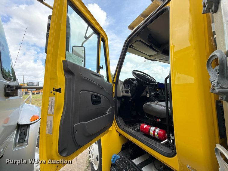 image for item EA7383 2019 International DuraStar 4300 refrigerated truck