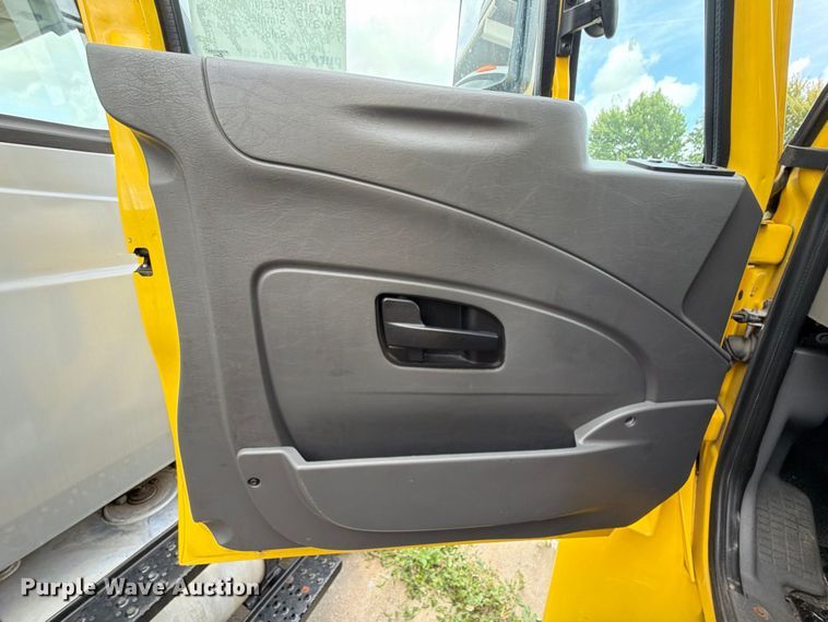 image for item EA7383 2019 International DuraStar 4300 refrigerated truck
