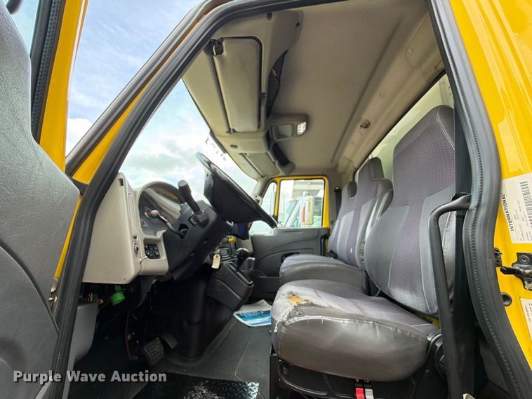 image for item EA7383 2019 International DuraStar 4300 refrigerated truck