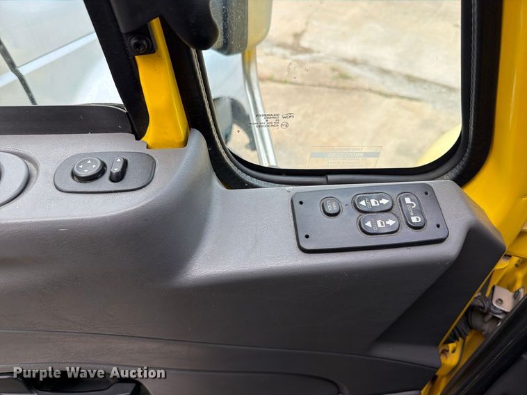 image for item EA7383 2019 International DuraStar 4300 refrigerated truck