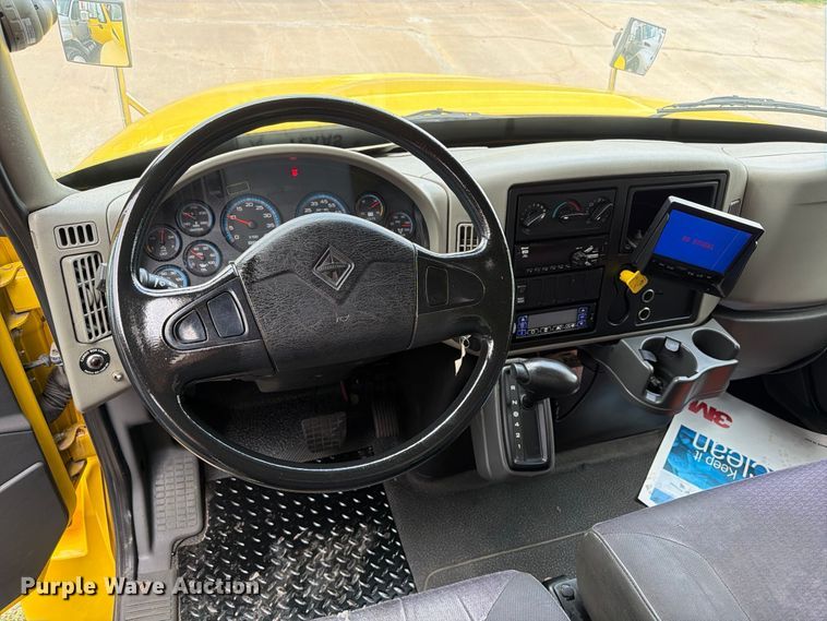 image for item EA7383 2019 International DuraStar 4300 refrigerated truck