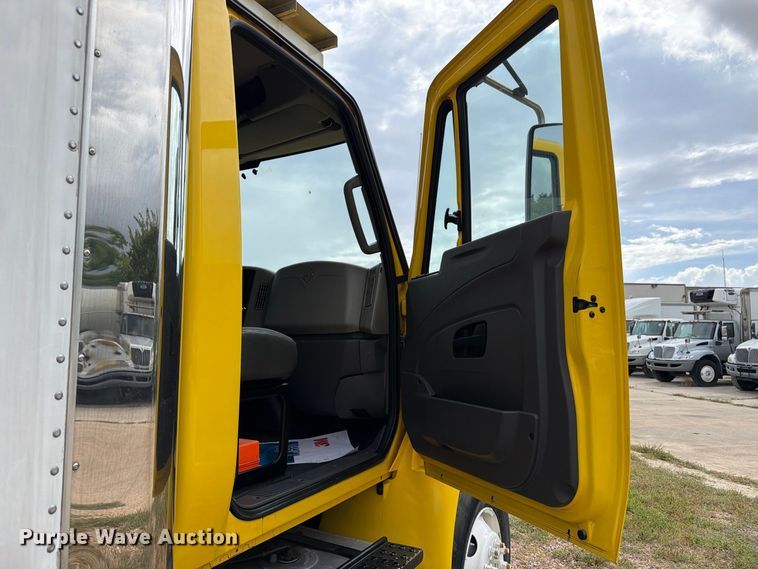 image for item EA7383 2019 International DuraStar 4300 refrigerated truck