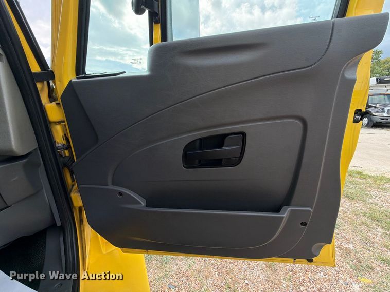 image for item EA7383 2019 International DuraStar 4300 refrigerated truck