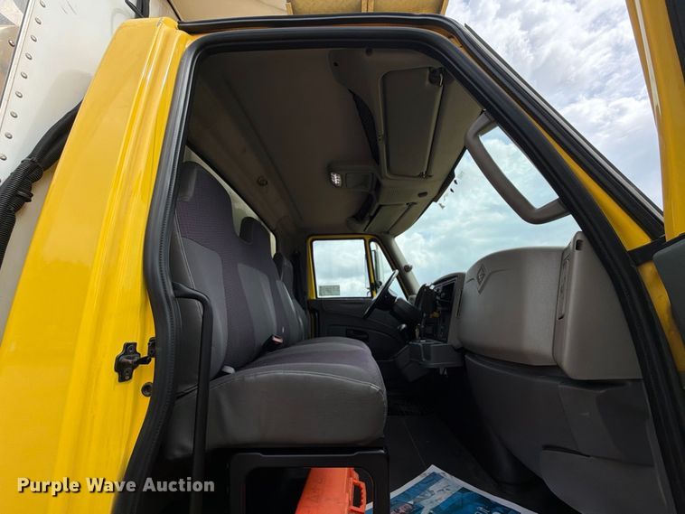 image for item EA7383 2019 International DuraStar 4300 refrigerated truck