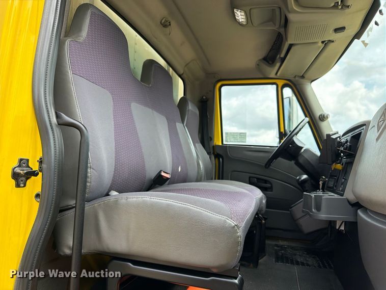 image for item EA7383 2019 International DuraStar 4300 refrigerated truck