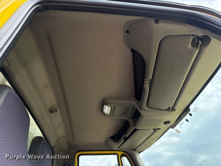image for item EA7383 2019 International DuraStar 4300 refrigerated truck