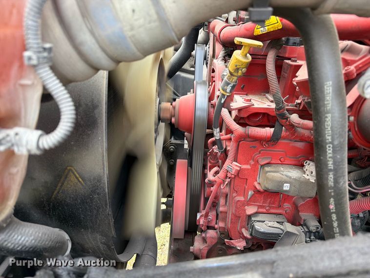 image for item EA7383 2019 International DuraStar 4300 refrigerated truck