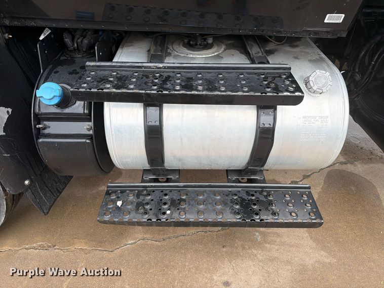image for item EA7384 2020 International MV607 refrigerated truck