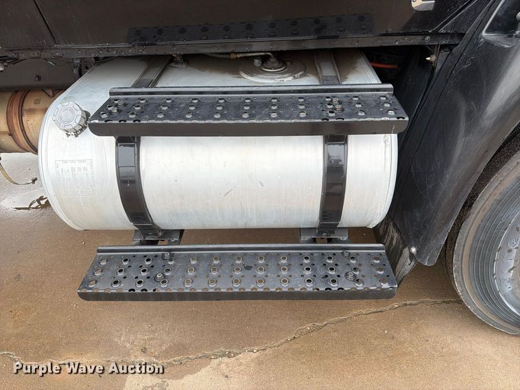 image for item EA7384 2020 International MV607 refrigerated truck