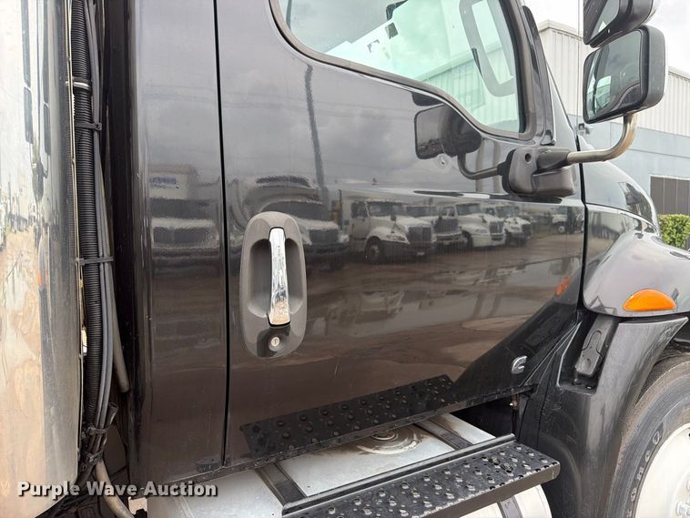 image for item EA7384 2020 International MV607 refrigerated truck