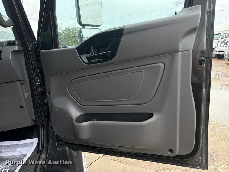 image for item EA7384 2020 International MV607 refrigerated truck
