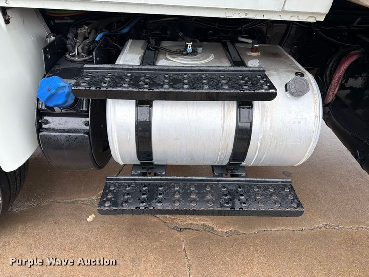 image for item EA7385 2019 International DuraStar 4300 refrigerated truck