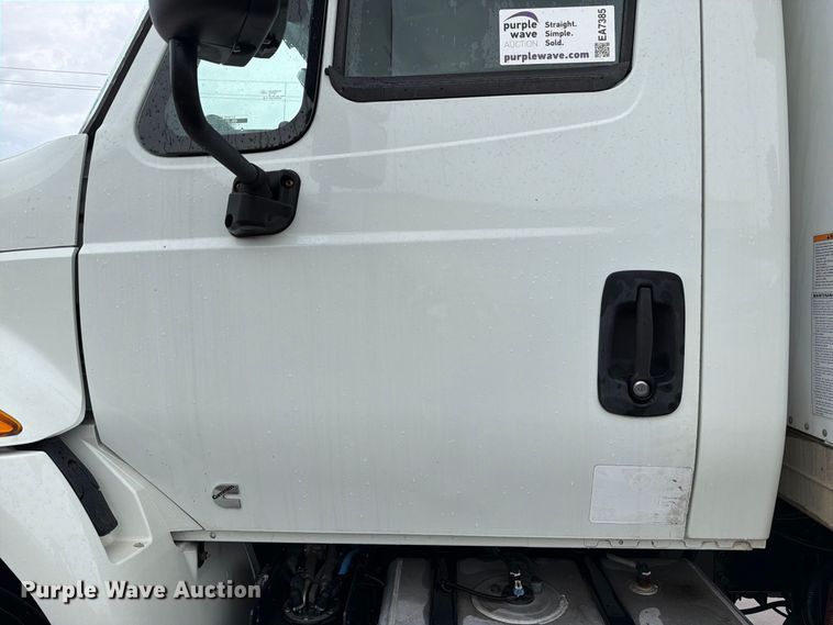 image for item EA7385 2019 International DuraStar 4300 refrigerated truck