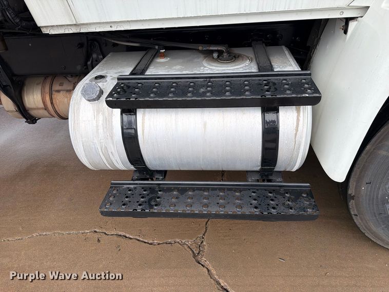 image for item EA7385 2019 International DuraStar 4300 refrigerated truck
