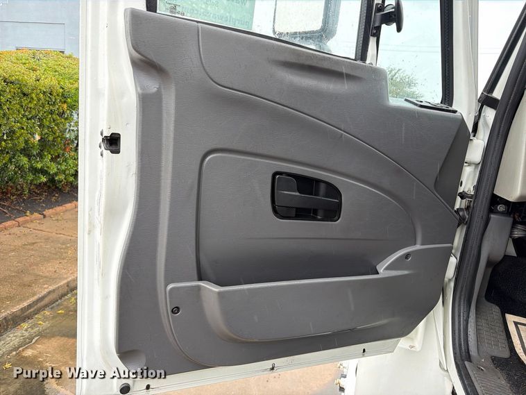 image for item EA7385 2019 International DuraStar 4300 refrigerated truck
