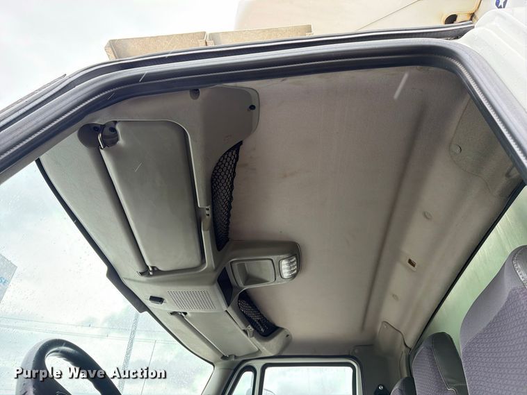 image for item EA7385 2019 International DuraStar 4300 refrigerated truck