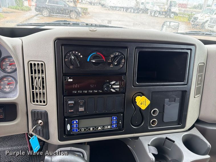 image for item EA7385 2019 International DuraStar 4300 refrigerated truck