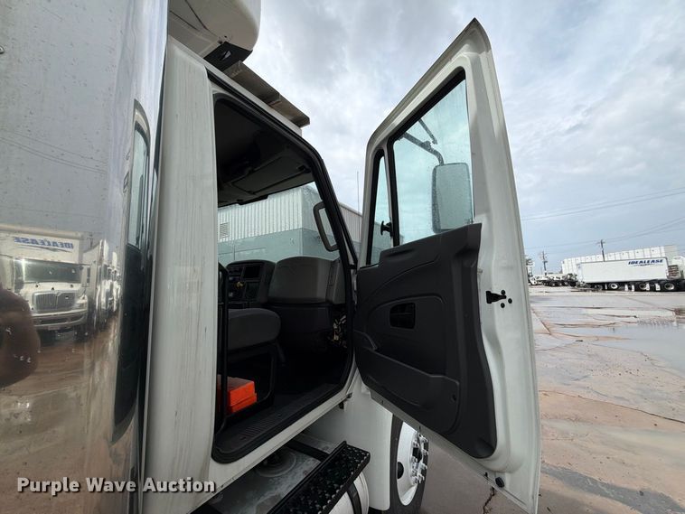 image for item EA7385 2019 International DuraStar 4300 refrigerated truck