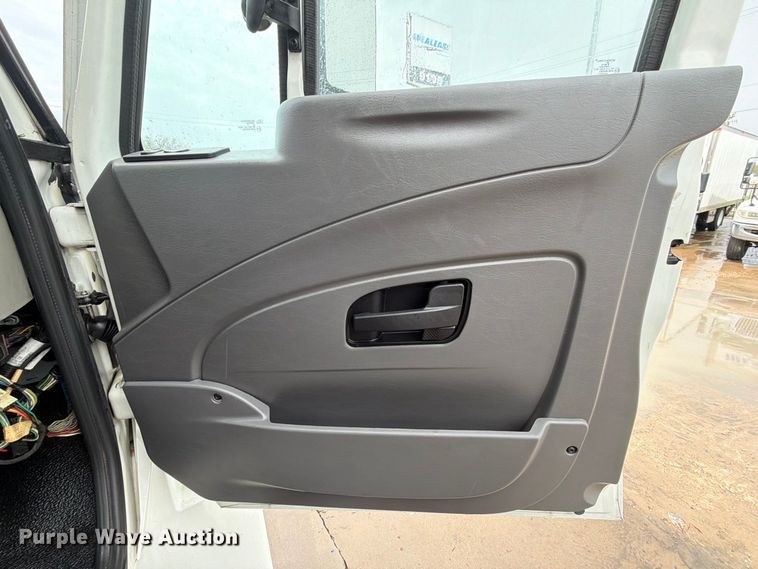 image for item EA7385 2019 International DuraStar 4300 refrigerated truck