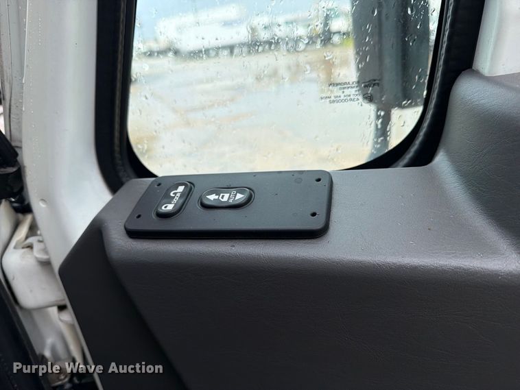 image for item EA7385 2019 International DuraStar 4300 refrigerated truck
