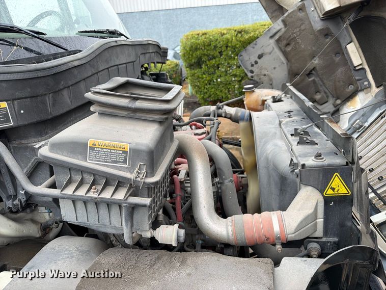 image for item EA7385 2019 International DuraStar 4300 refrigerated truck