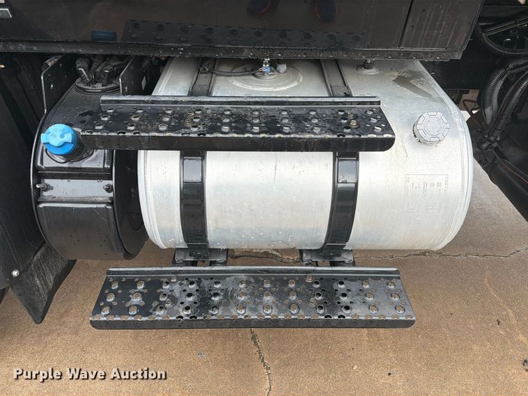 image for item EA7387 2020 International MV607 refrigerated truck