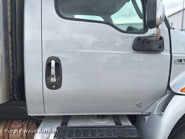 image for item EA7388 2020 International MV607 refrigerated truck