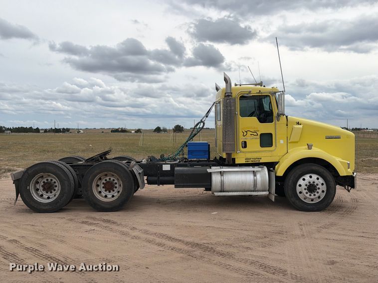 image for item ED0068 2007 Kenworth T800 semi truck