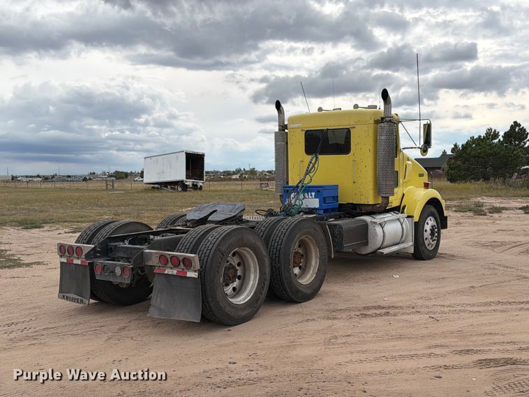 image for item ED0068 2007 Kenworth T800 semi truck