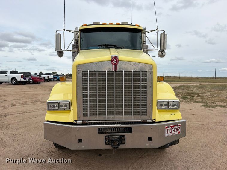 image for item ED0068 2007 Kenworth T800 semi truck