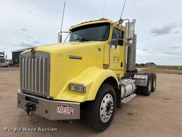 image for item ED0068 2007 Kenworth T800 semi truck