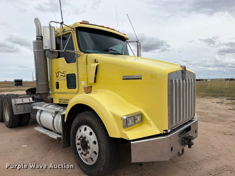 image for item ED0068 2007 Kenworth T800 semi truck