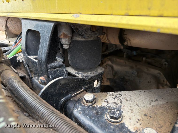 image for item ED0068 2007 Kenworth T800 semi truck