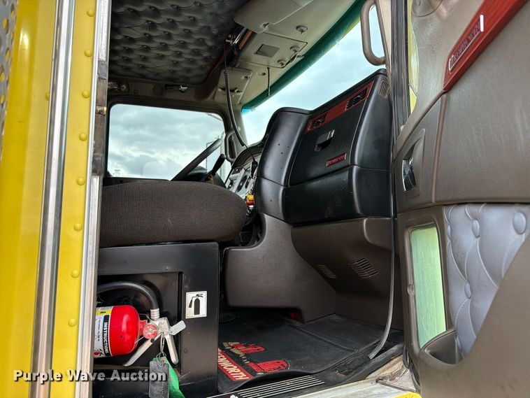 image for item ED0068 2007 Kenworth T800 semi truck