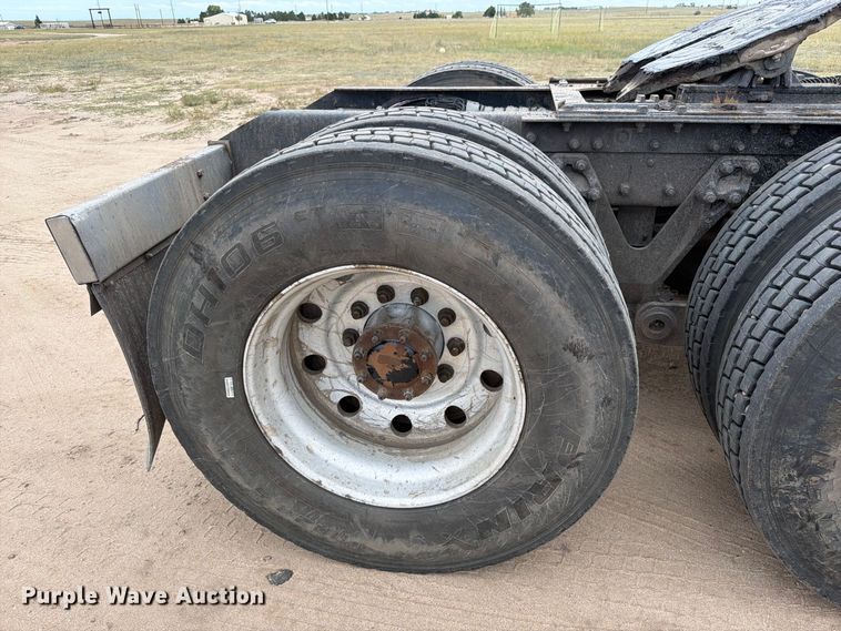 image for item ED0068 2007 Kenworth T800 semi truck