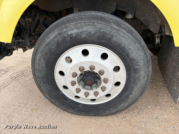image for item ED0068 2007 Kenworth T800 semi truck