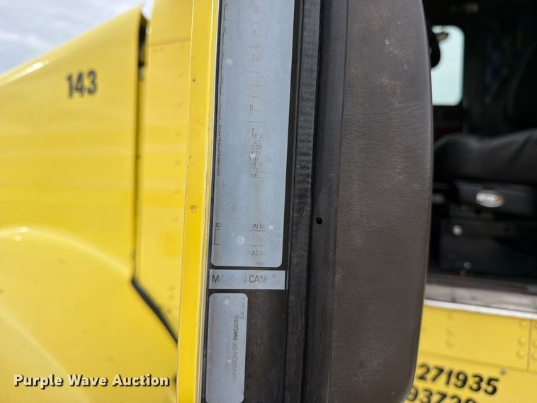 image for item ED0068 2007 Kenworth T800 semi truck